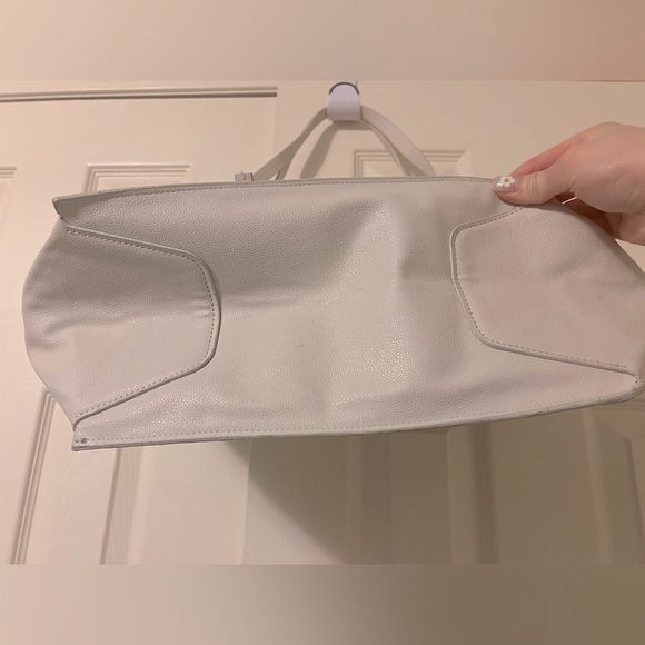 ZARA- white vegan leather open tote with strap - Picture 2 of 9